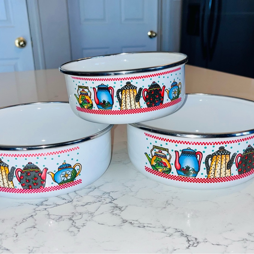 VTG. enamelware nesting bowls 1970’s Set of Three Teapot Pattern retro farmhouse